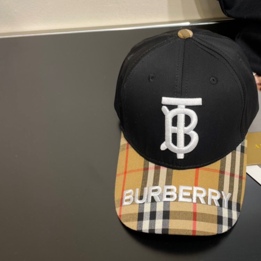 Burberry Women's black baseball cap - Picture 3 of 3